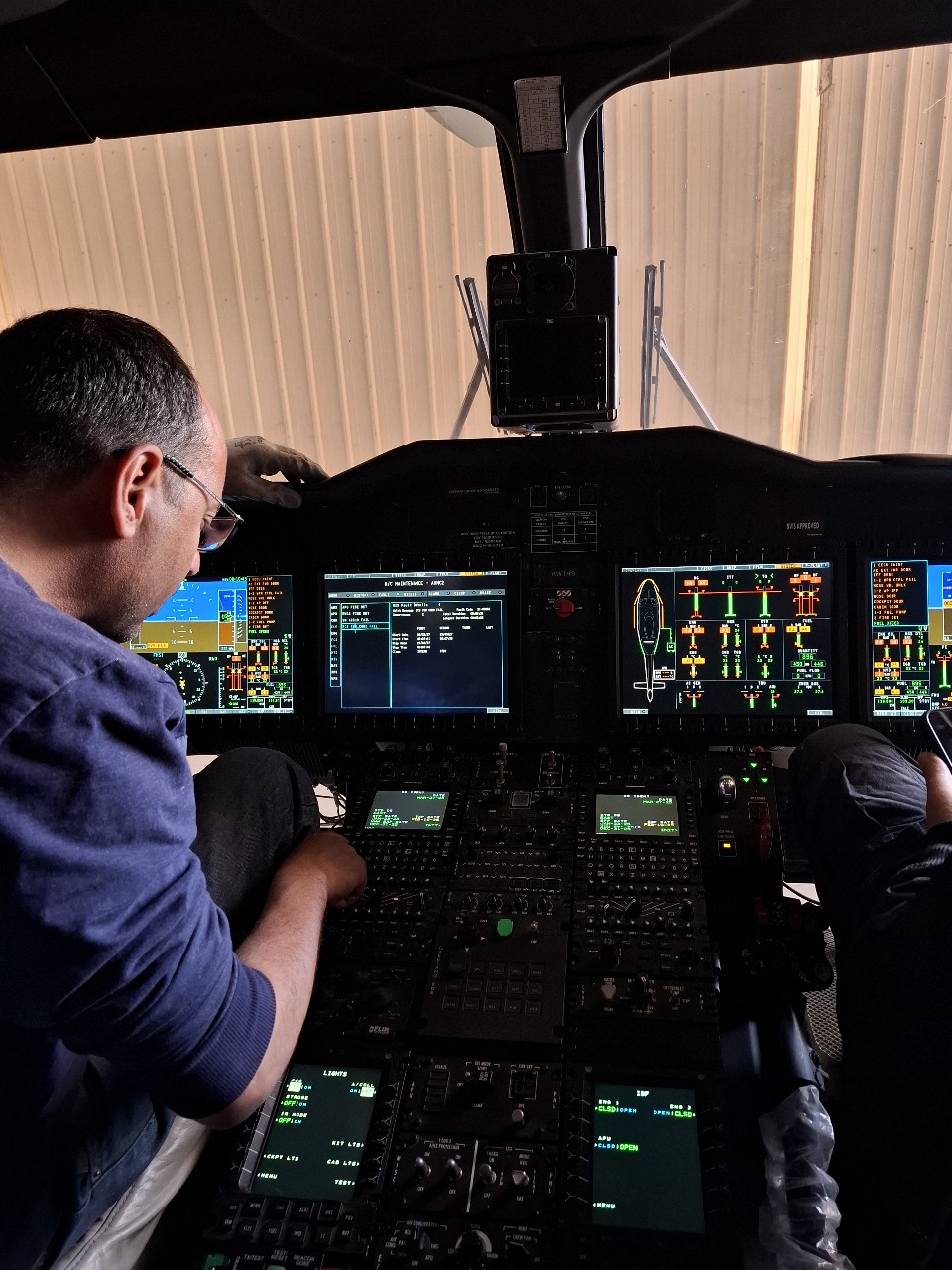Avionics / software update workstation